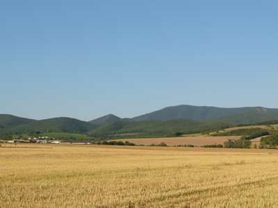 Slovenské město Kálnica (u Nového Mesta nad Váhom) leží na úpatí pohoří Povážský Inovec.